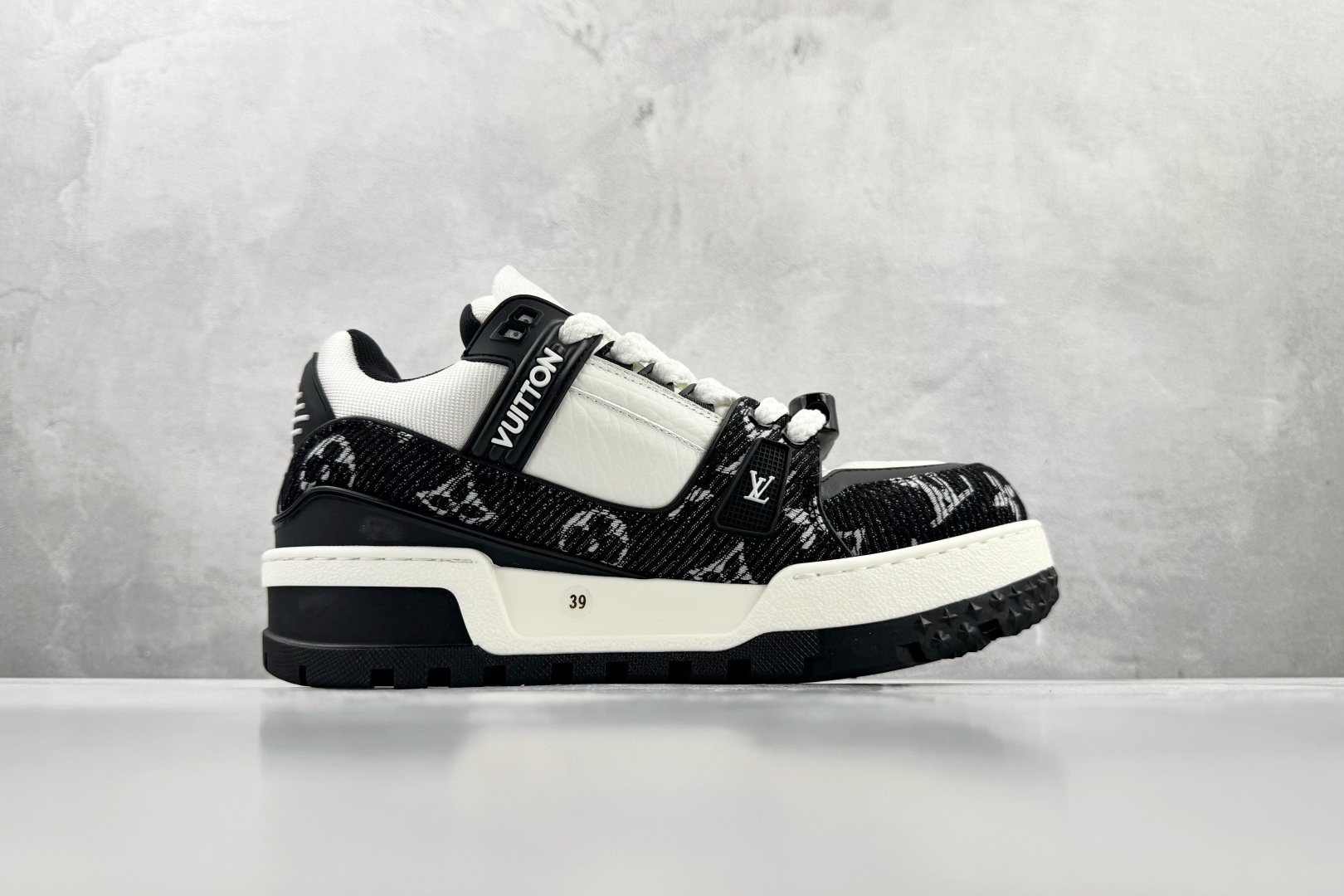 顶级纯原 LOUIS VUITTTrainer Maxi 小胖丁 黑白 1ACXAQ