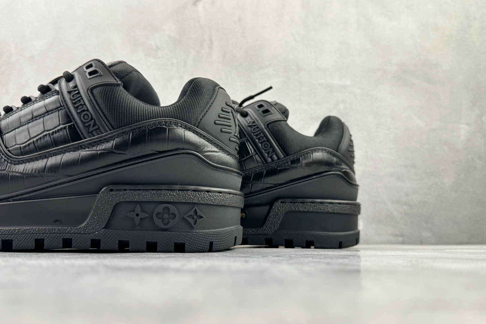 顶级纯原 LOUIS VUITTTrainer Maxi 小胖丁 黑色 1ACN15