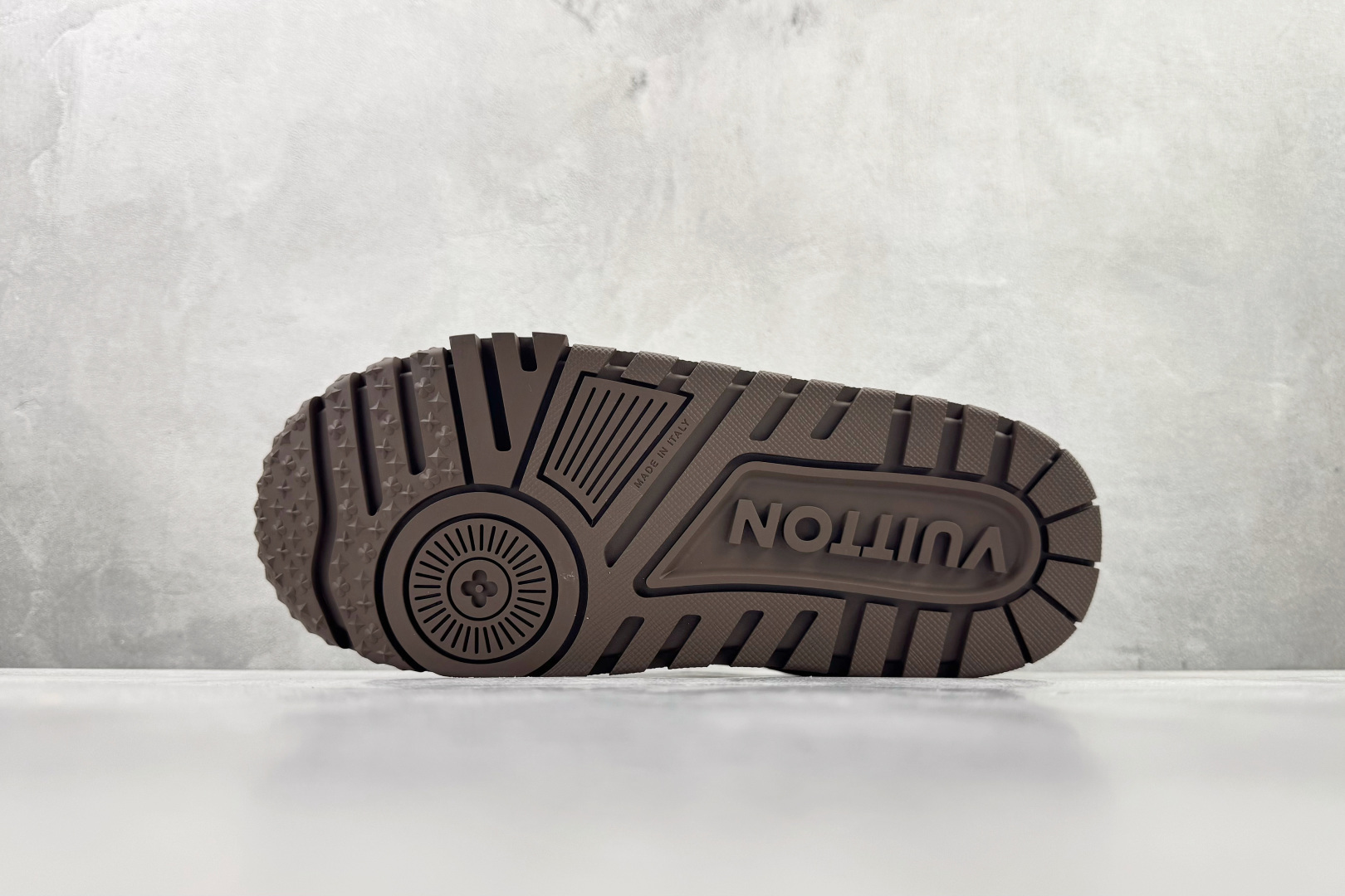 顶级纯原 LOUIS VUITTTrainer Maxi 小胖丁 棕色 1AD7