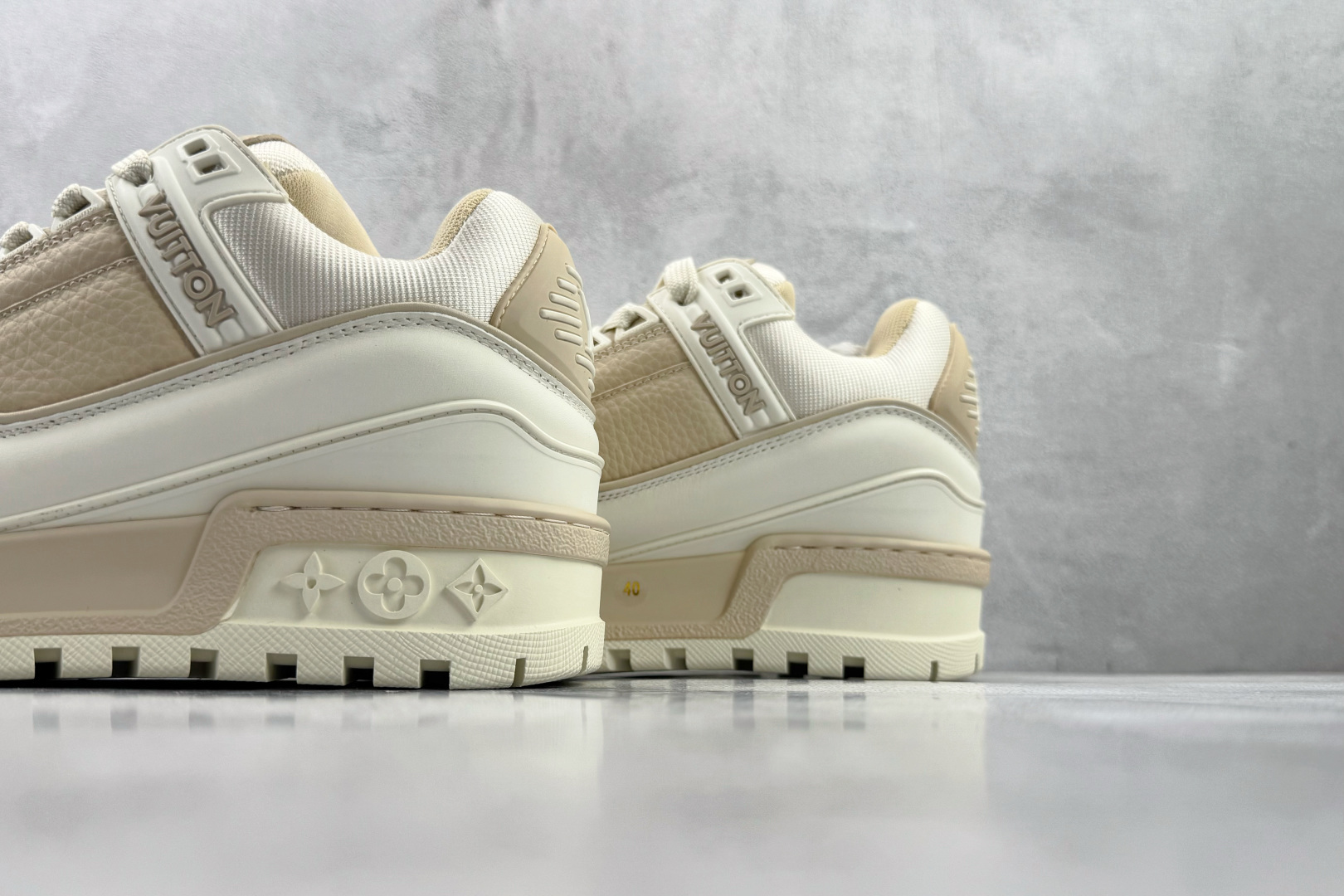 顶级纯原 LOUIS VUITTTrainer Maxi 小胖丁 黄白 1ADHG5