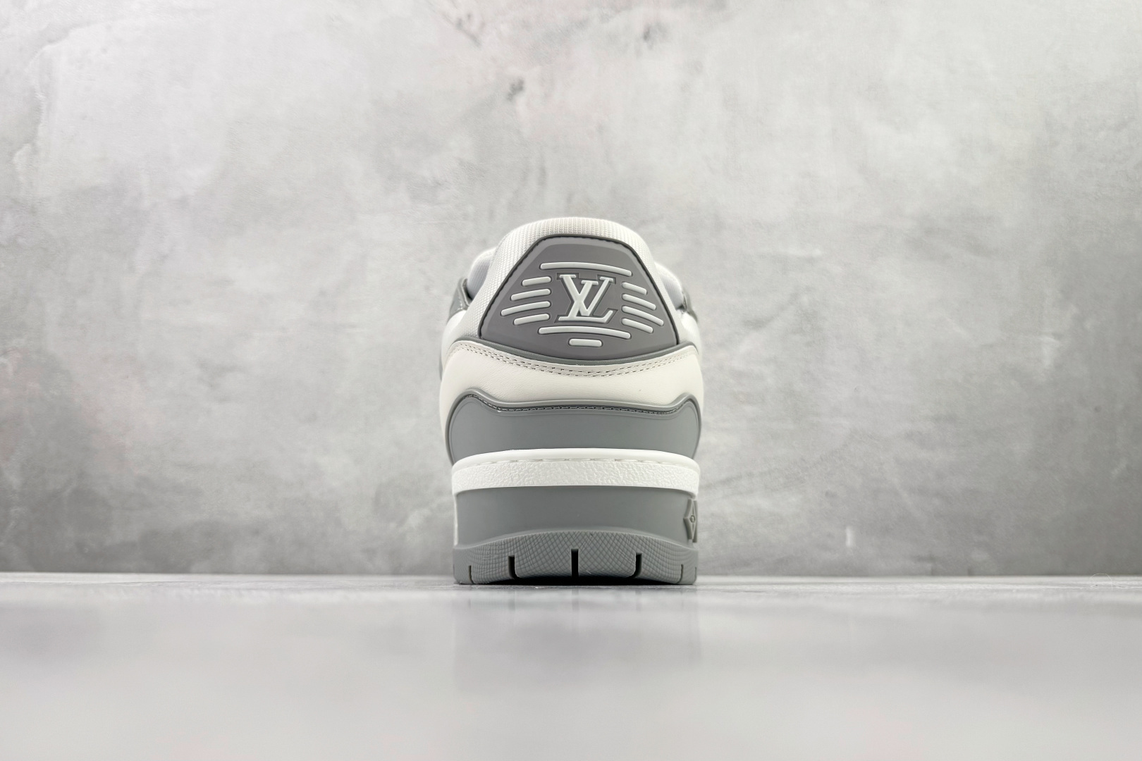 顶级纯原 LOUIS VUITTTrainer Maxi 小胖丁 白灰 1ACPPZ