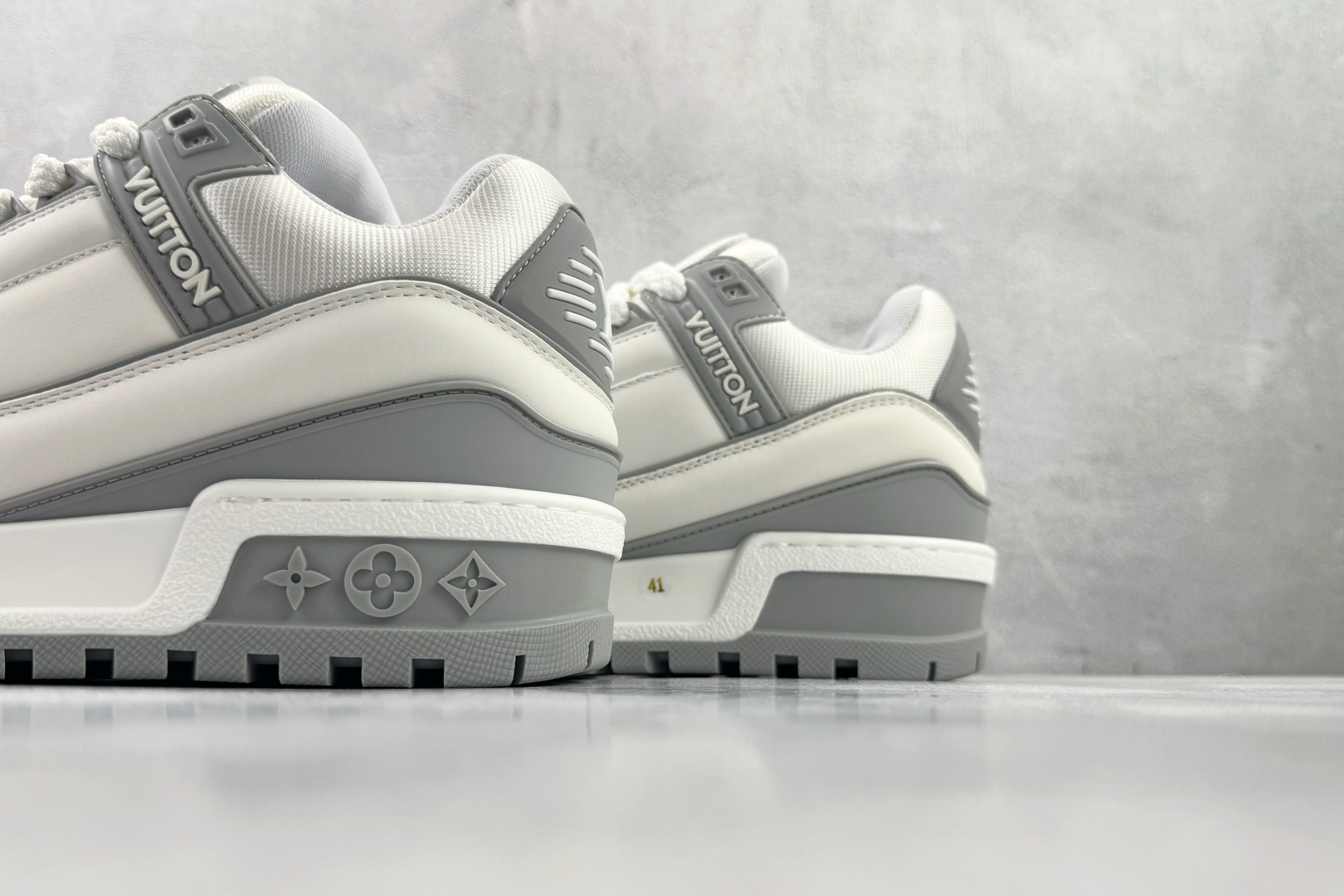 顶级纯原 LOUIS VUITTTrainer Maxi 小胖丁 白灰 1ACPPZ