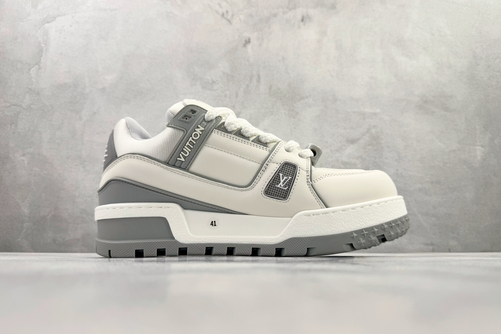 顶级纯原 LOUIS VUITTTrainer Maxi 小胖丁 白灰 1ACPPZ