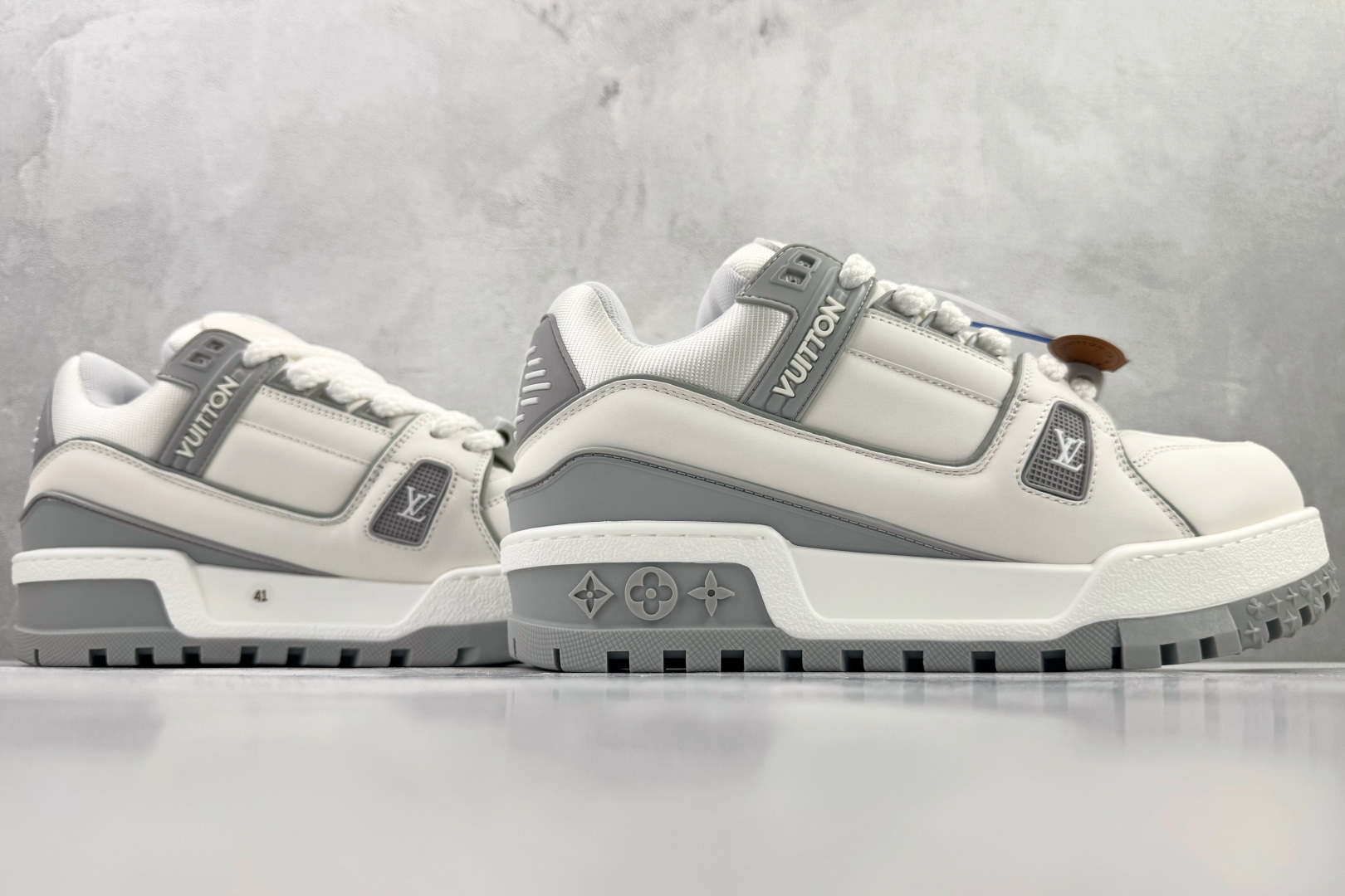 顶级纯原 LOUIS VUITTTrainer Maxi 小胖丁 白灰 1ACPPZ