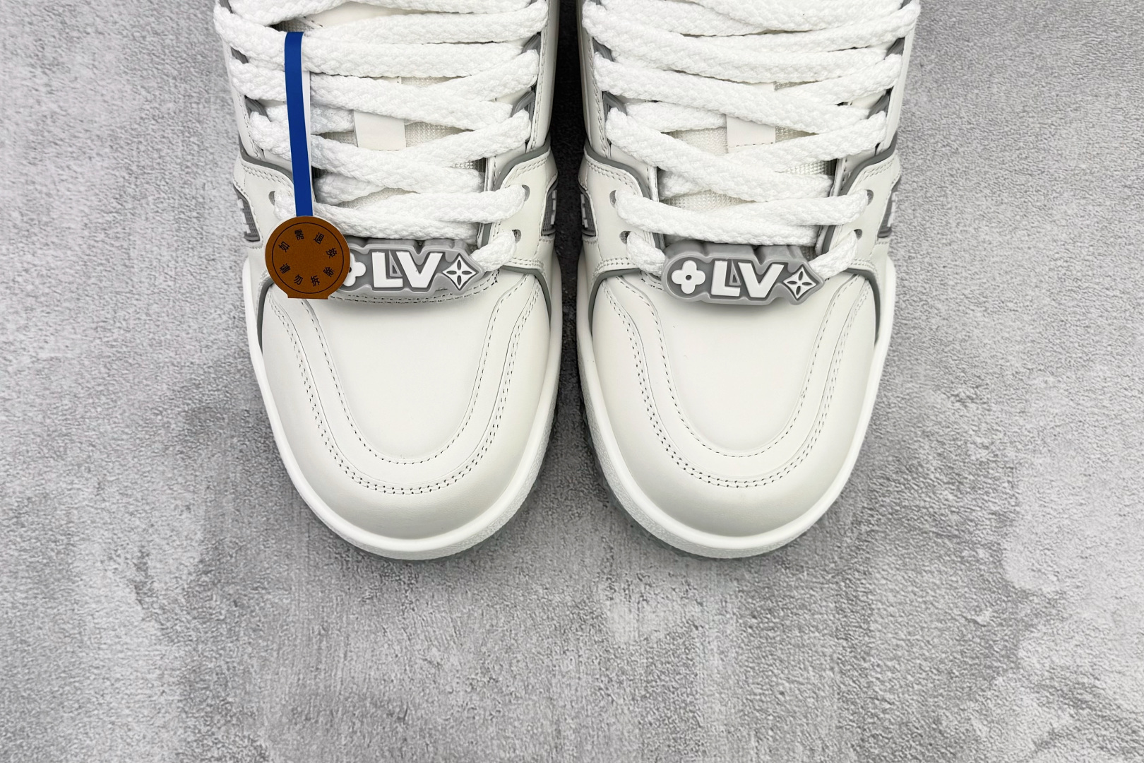 顶级纯原 LOUIS VUITTTrainer Maxi 小胖丁 白灰 1ACPPZ