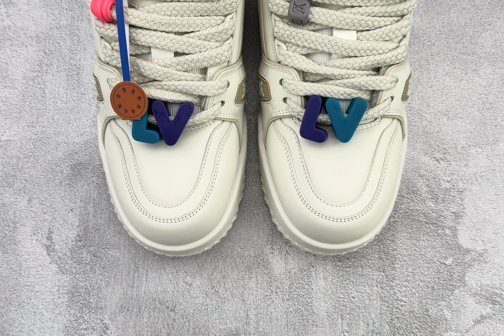 顶级纯原 LOUIS VUITTTrainer Maxi 小胖丁 白色 1AB8RK