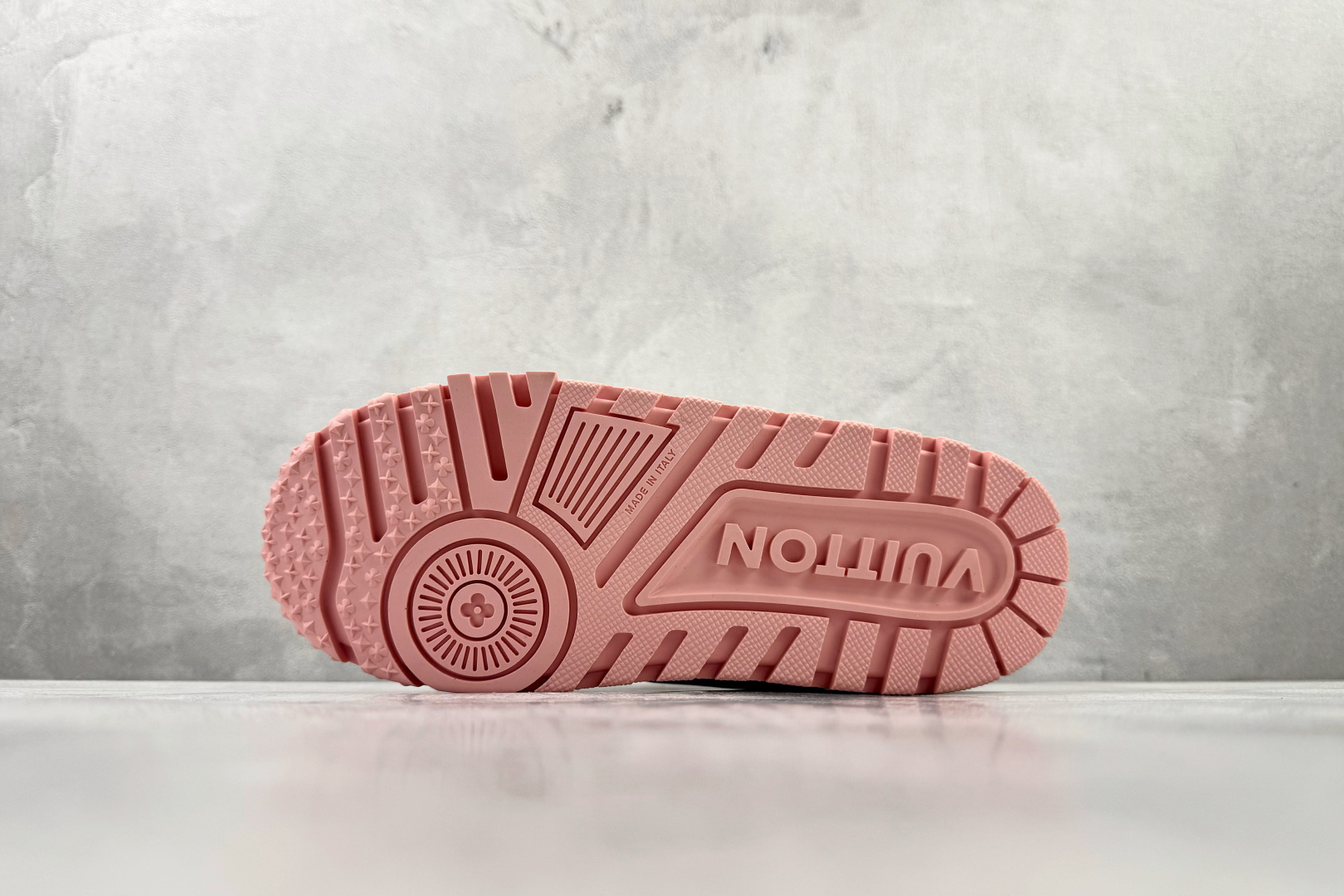 顶级纯原 LOUIS VUITTTrainer Maxi 小胖丁 粉色 1AD5OO