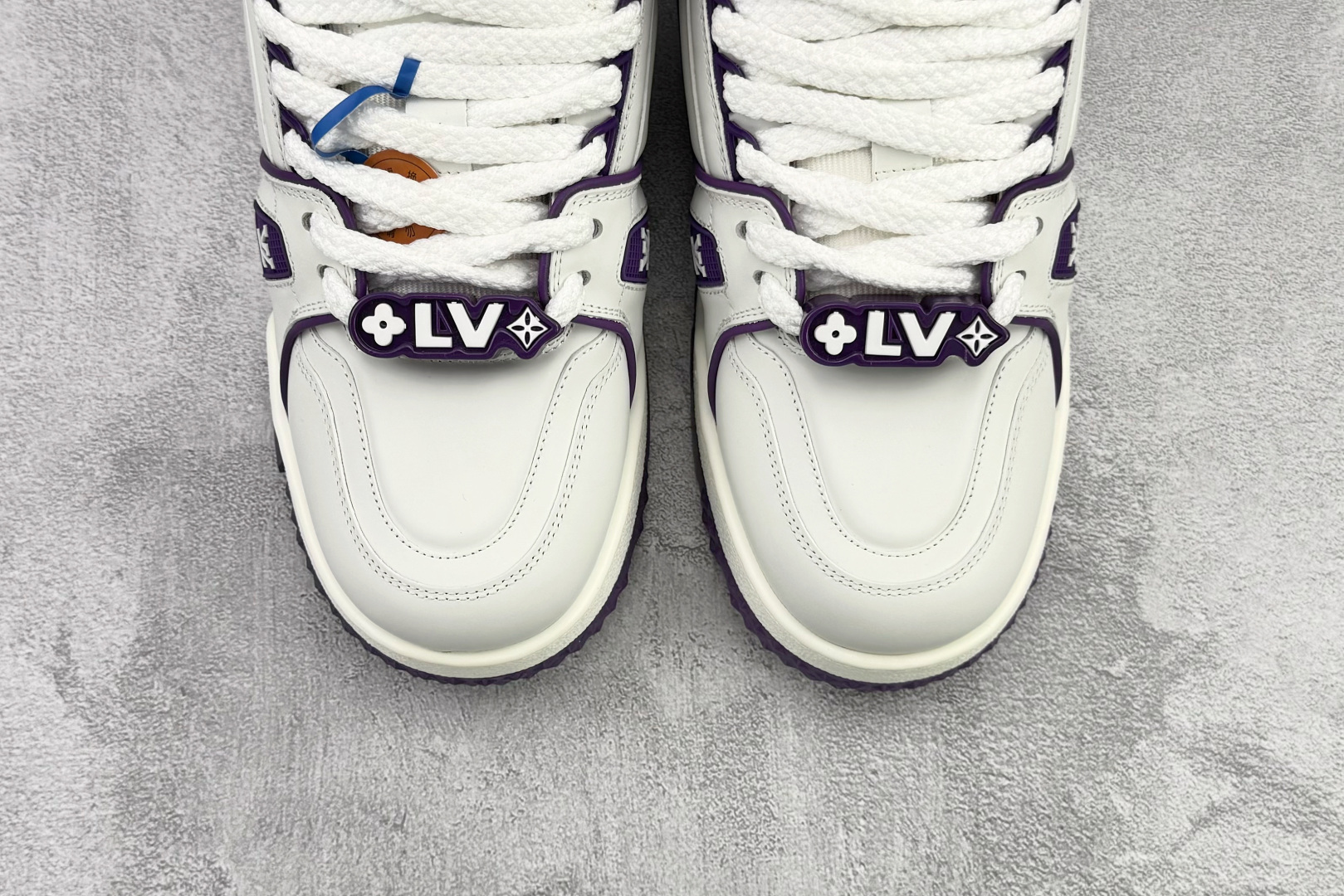 顶级纯原 LOUIS VUITTTrainer Maxi 小胖丁 白紫 1ACRKO
