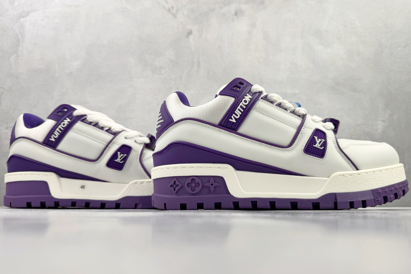 顶级纯原 LOUIS VUITTTrainer Maxi 小胖丁 白紫 1ACRKO