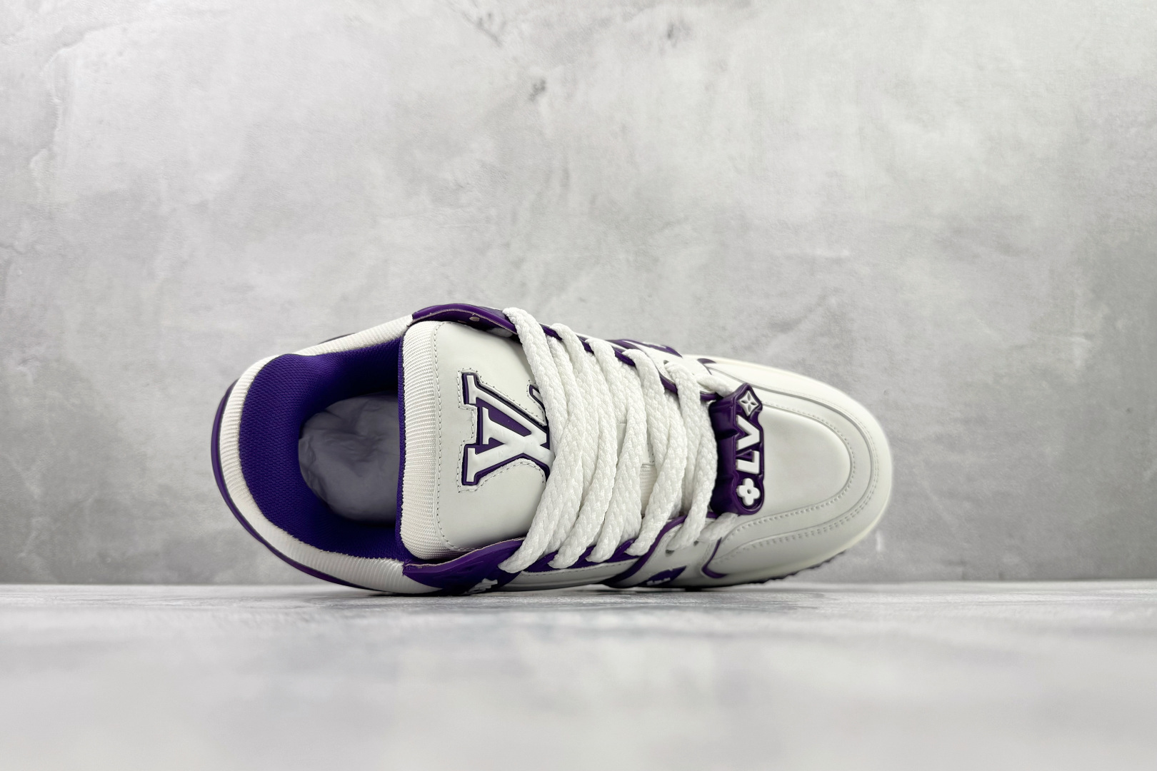 顶级纯原 LOUIS VUITTTrainer Maxi 小胖丁 白紫 1ACRKO