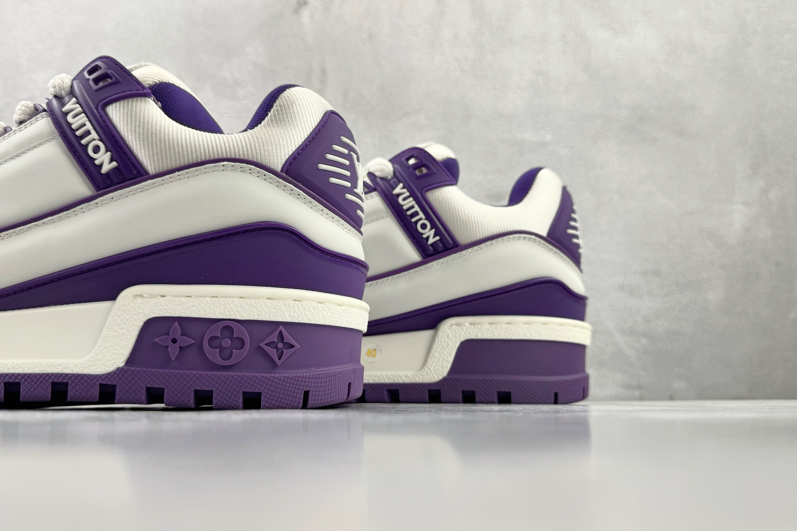 顶级纯原 LOUIS VUITTTrainer Maxi 小胖丁 白紫 1ACRKO