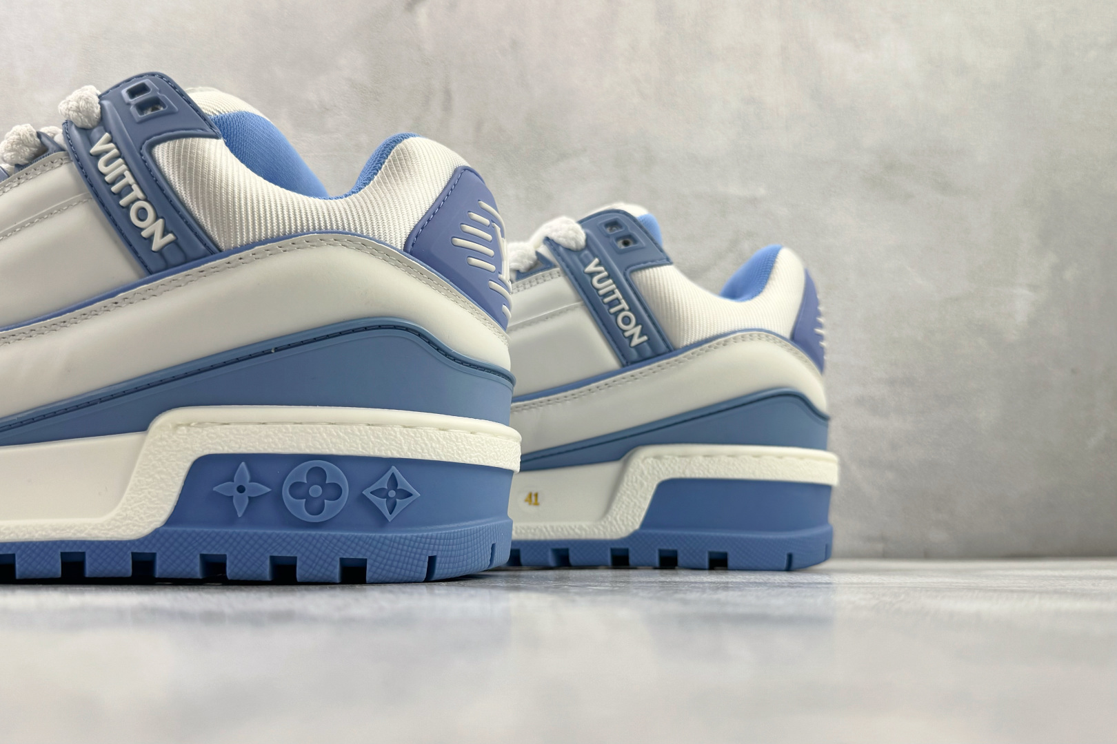 顶级纯原 LOUIS VUITTTrainer Maxi 小胖丁 白蓝 1ACPQY