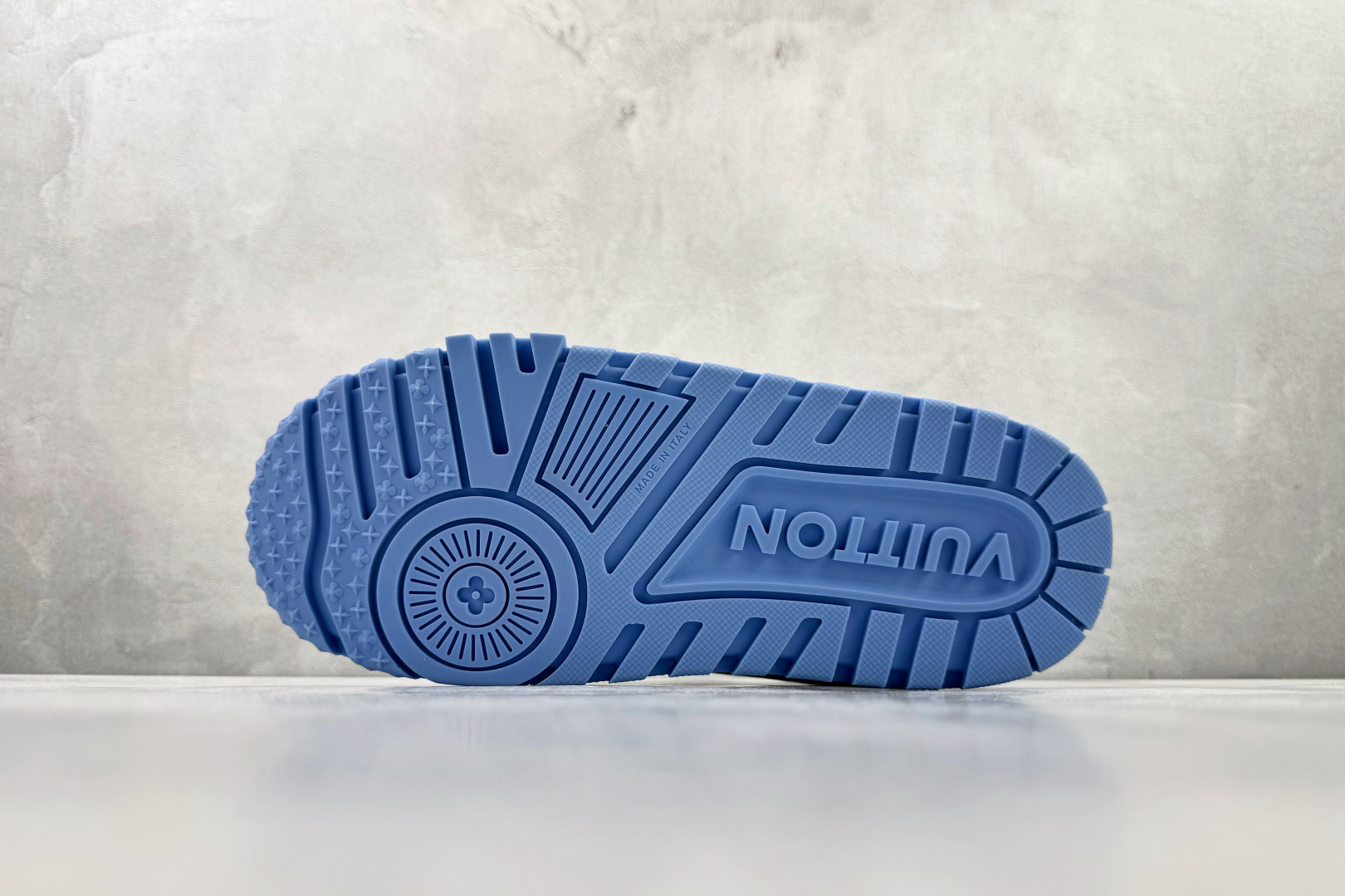 顶级纯原 LOUIS VUITTTrainer Maxi 小胖丁 白蓝 1ACPQY