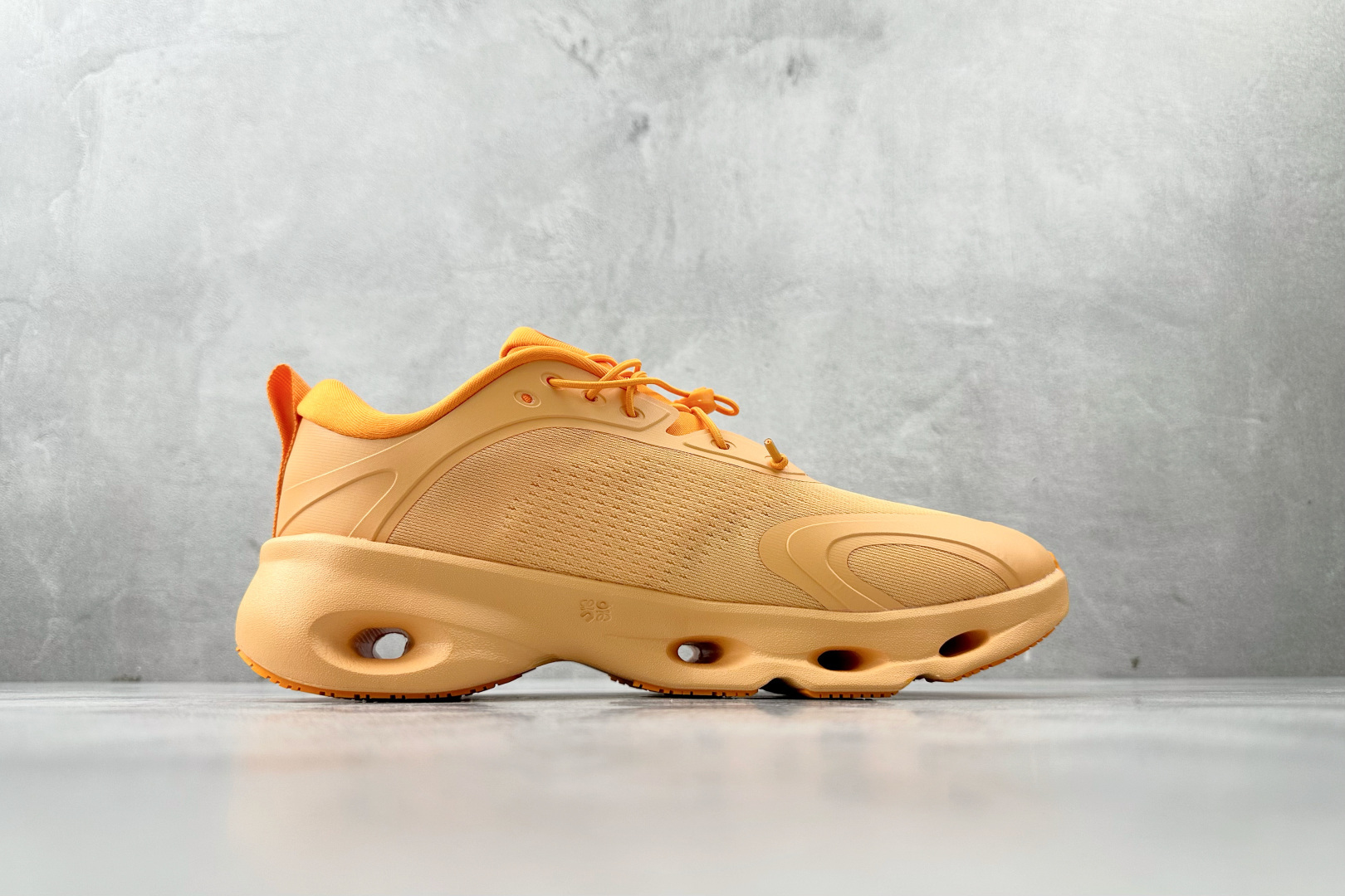 LOEWE x On昂跑 Cloudsolo橙色 3WF30600663