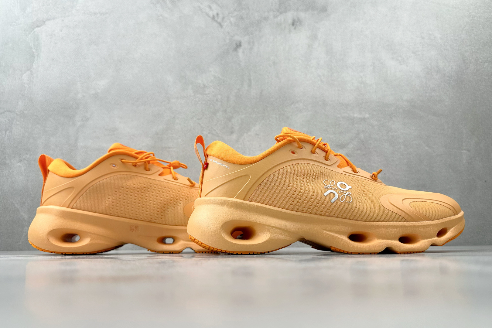 LOEWE x On昂跑 Cloudsolo橙色 3WF30600663