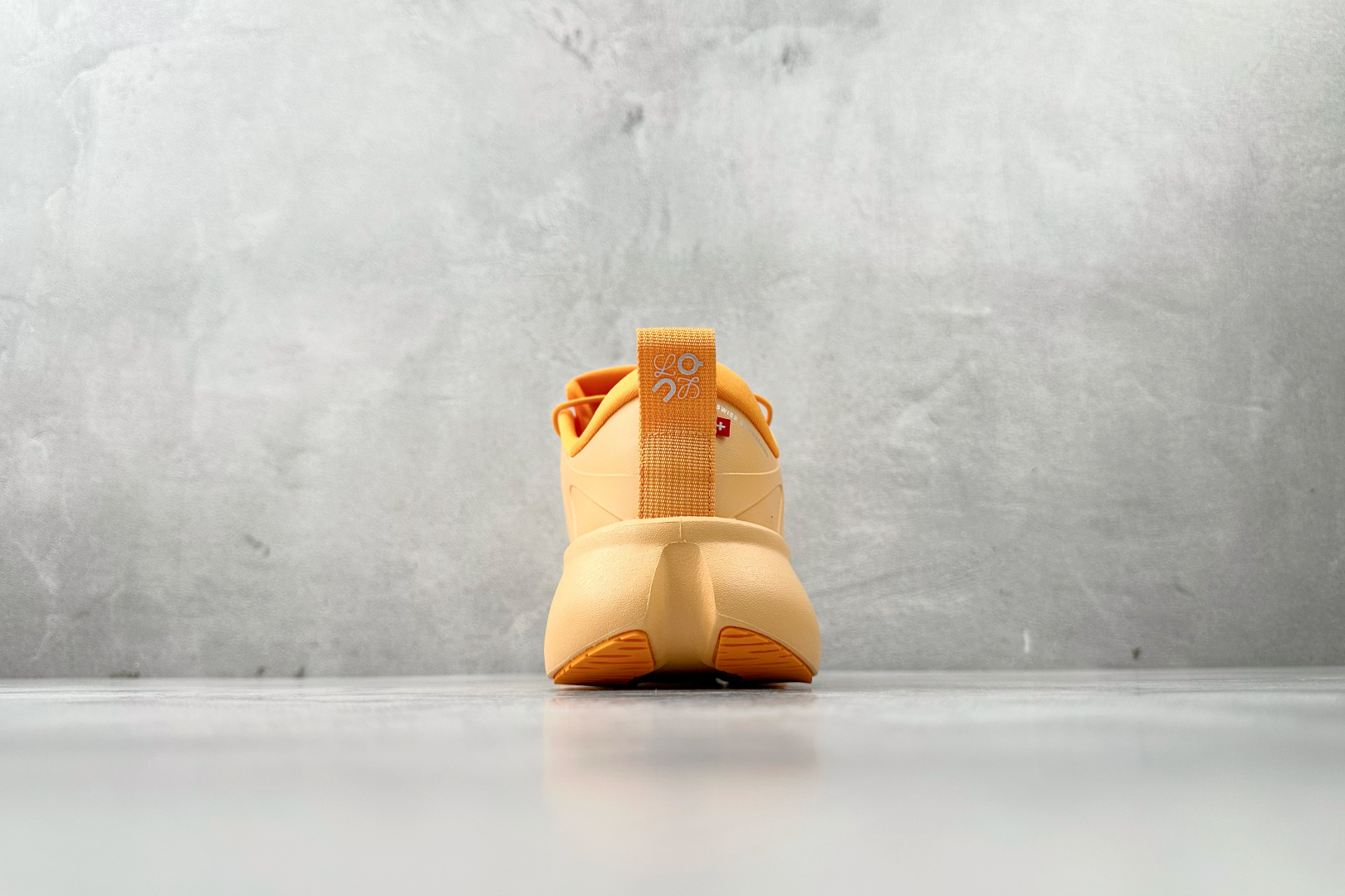 LOEWE x On昂跑 Cloudsolo橙色 3WF30600663