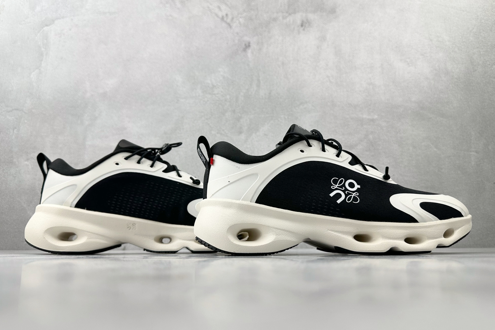 LOEWE x On昂跑 Cloudsolo 黑白 3MF30664610