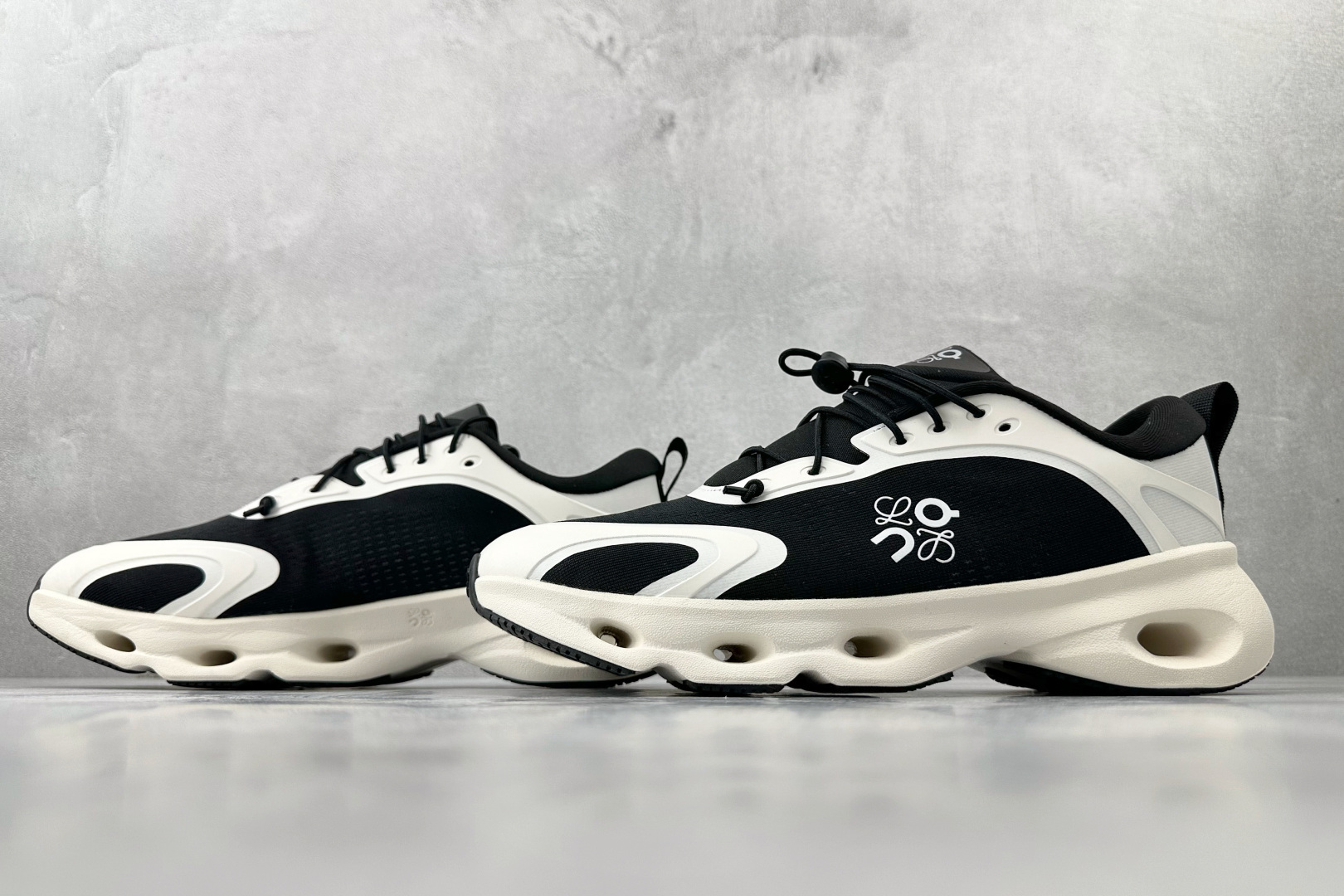 LOEWE x On昂跑 Cloudsolo 黑白 3MF30664610