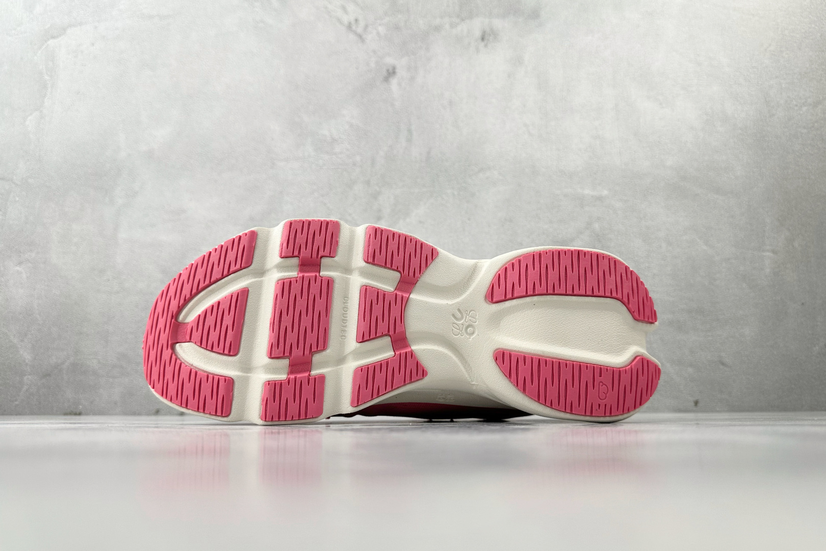 LOEWE x On昂跑 Cloudsolo白桃红 3MF30664616