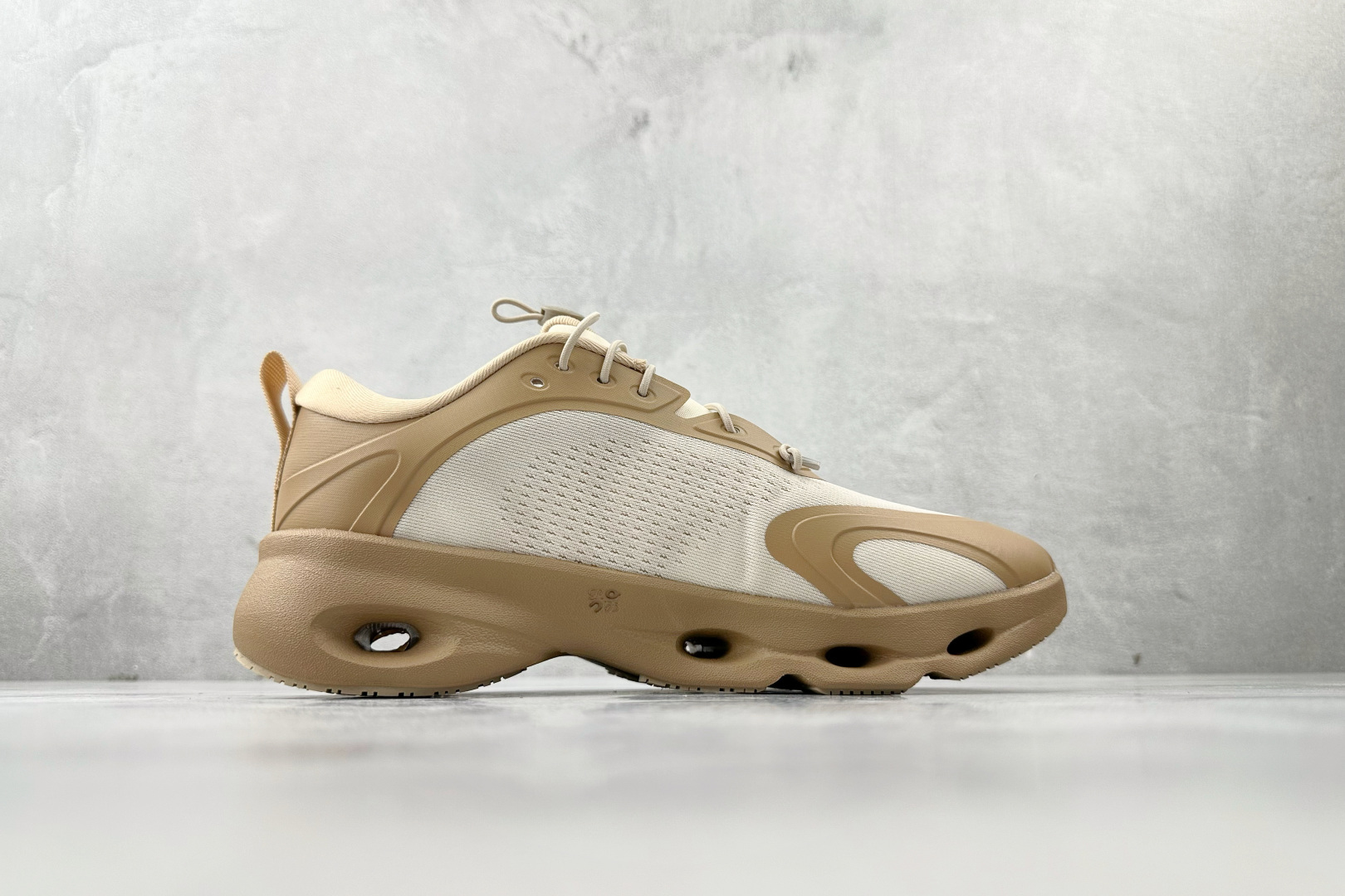 LOEWE x On昂跑 Cloudsolo 白棕 3WF30604615