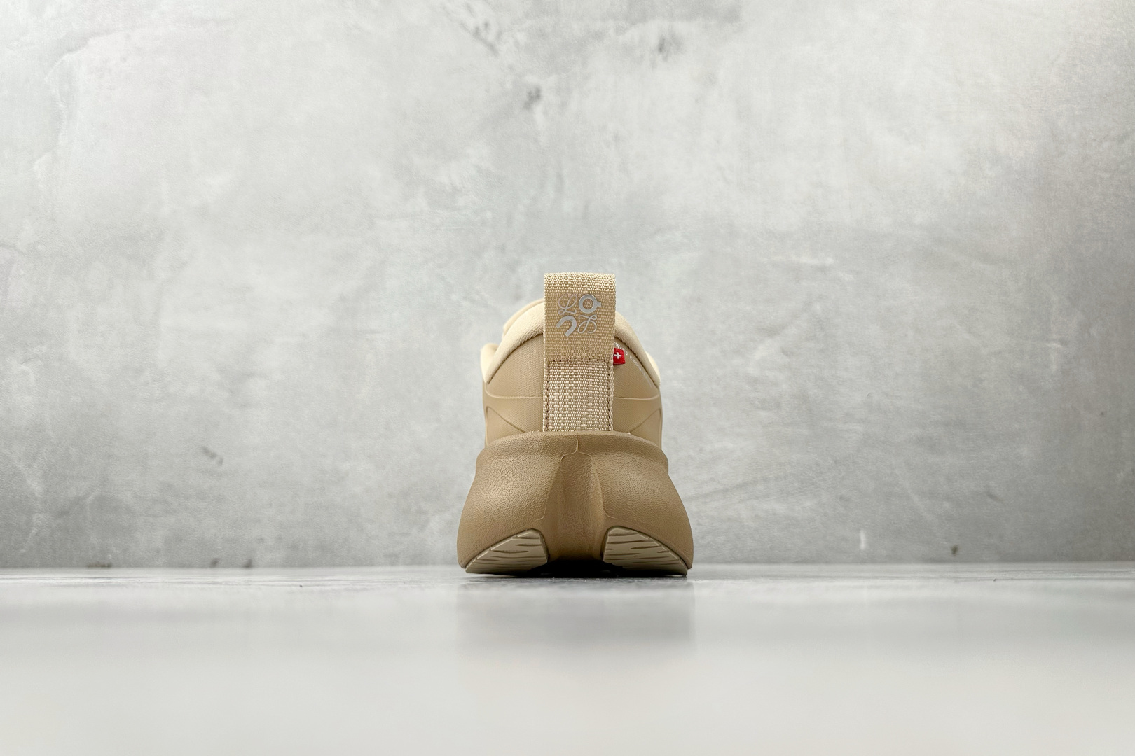 LOEWE x On昂跑 Cloudsolo 白棕 3WF30604615