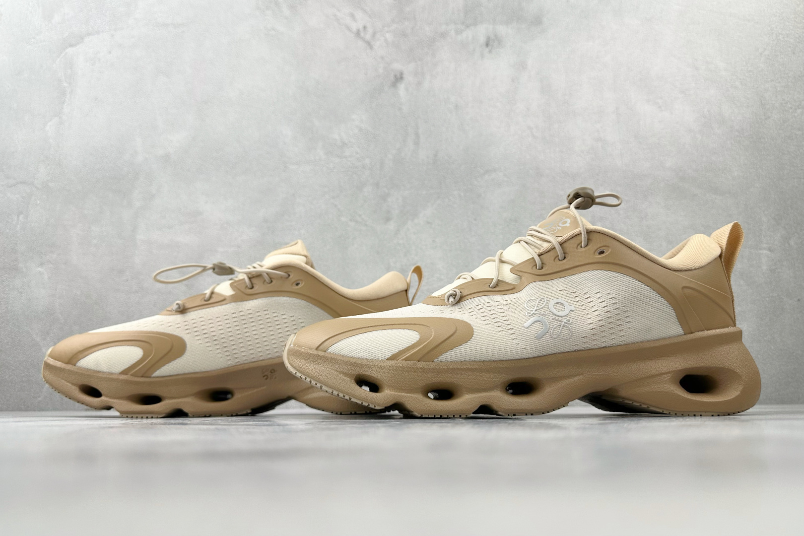 LOEWE x On昂跑 Cloudsolo 白棕 3WF30604615