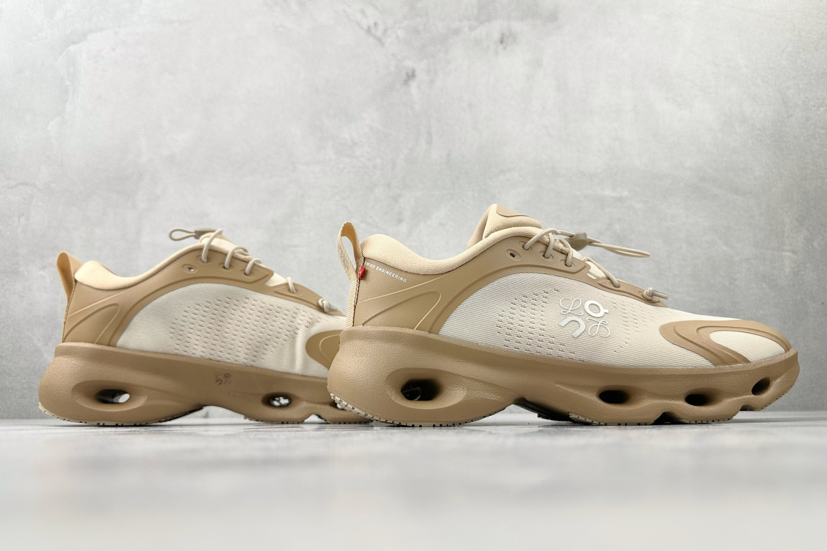 LOEWE x On昂跑 Cloudsolo 白棕 3WF30604615