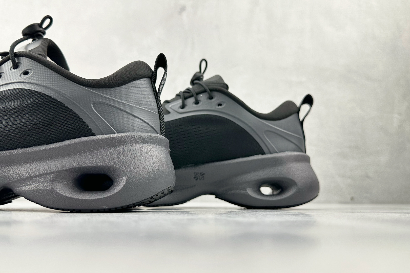 LOEWE x On昂跑 Cloudsolo 黑色 3MF30660553