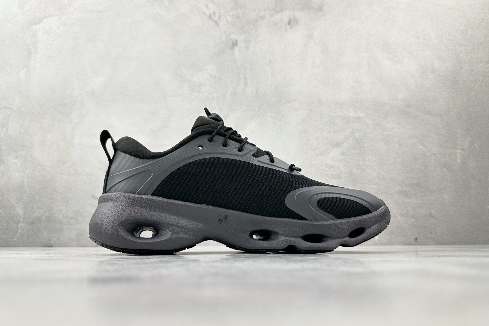 LOEWE x On昂跑 Cloudsolo 黑色 3MF30660553