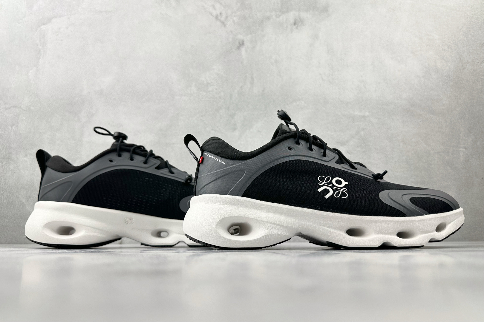 LOEWE x On昂跑 Cloudsolo 黑白 3WF30600299