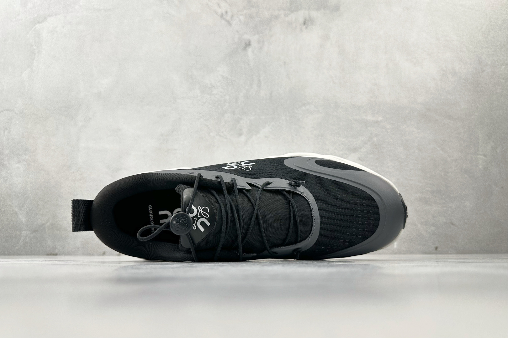 LOEWE x On昂跑 Cloudsolo 黑白 3WF30600299