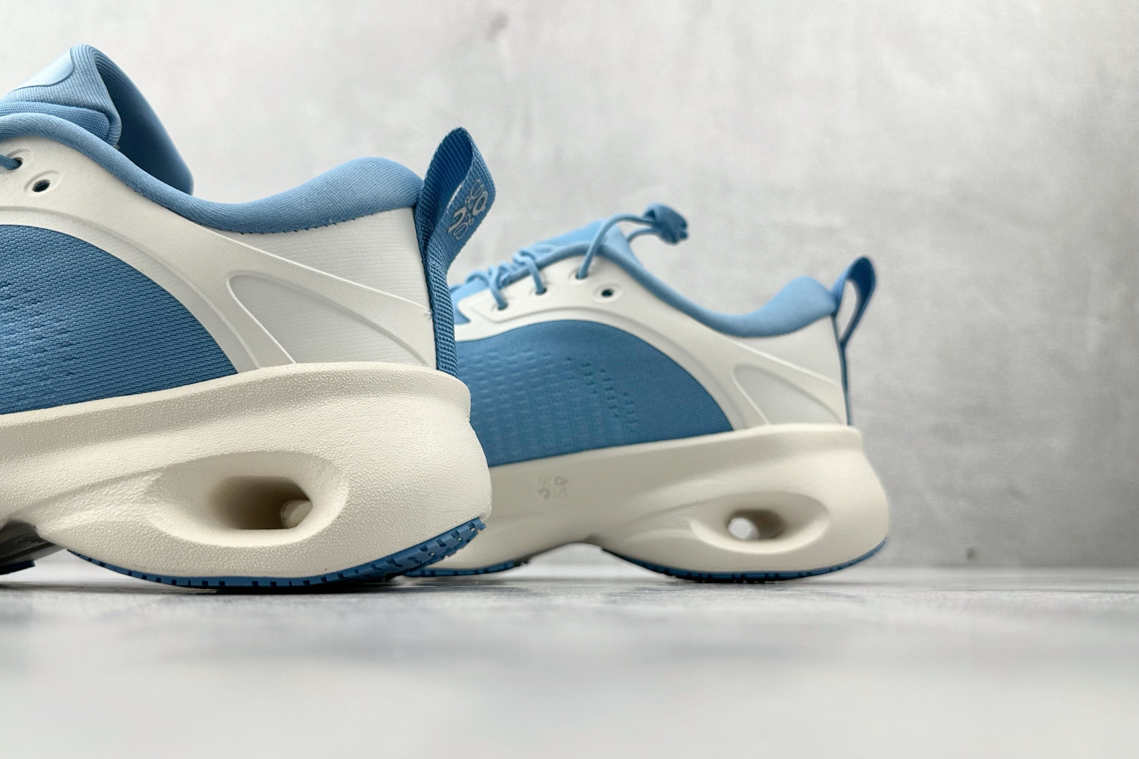 LOEWE x On昂跑 Cloudsolo 白蓝 3MF30664624