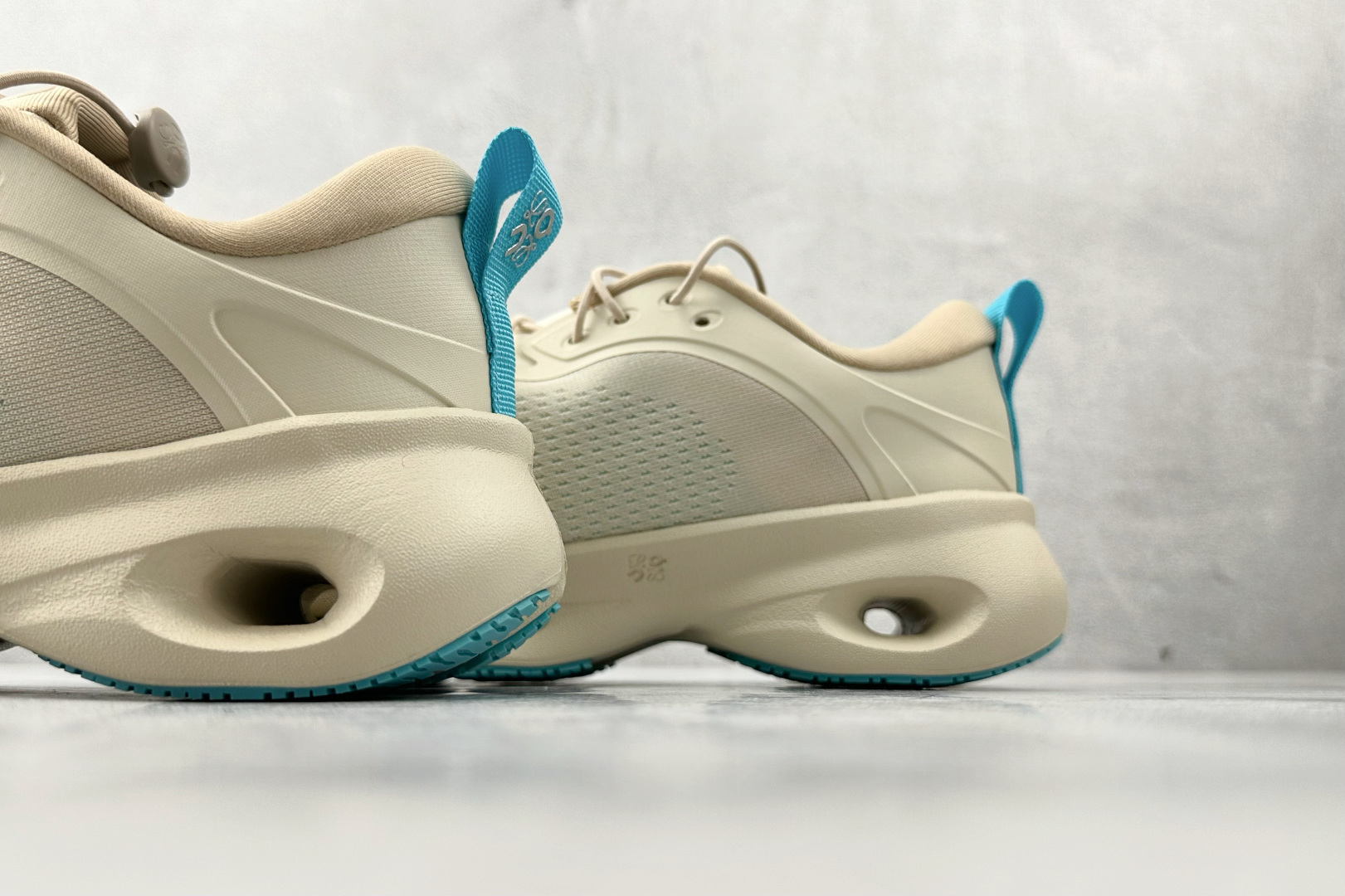 LOEWE x On昂跑 Cloudsolo米色 3MF30664606