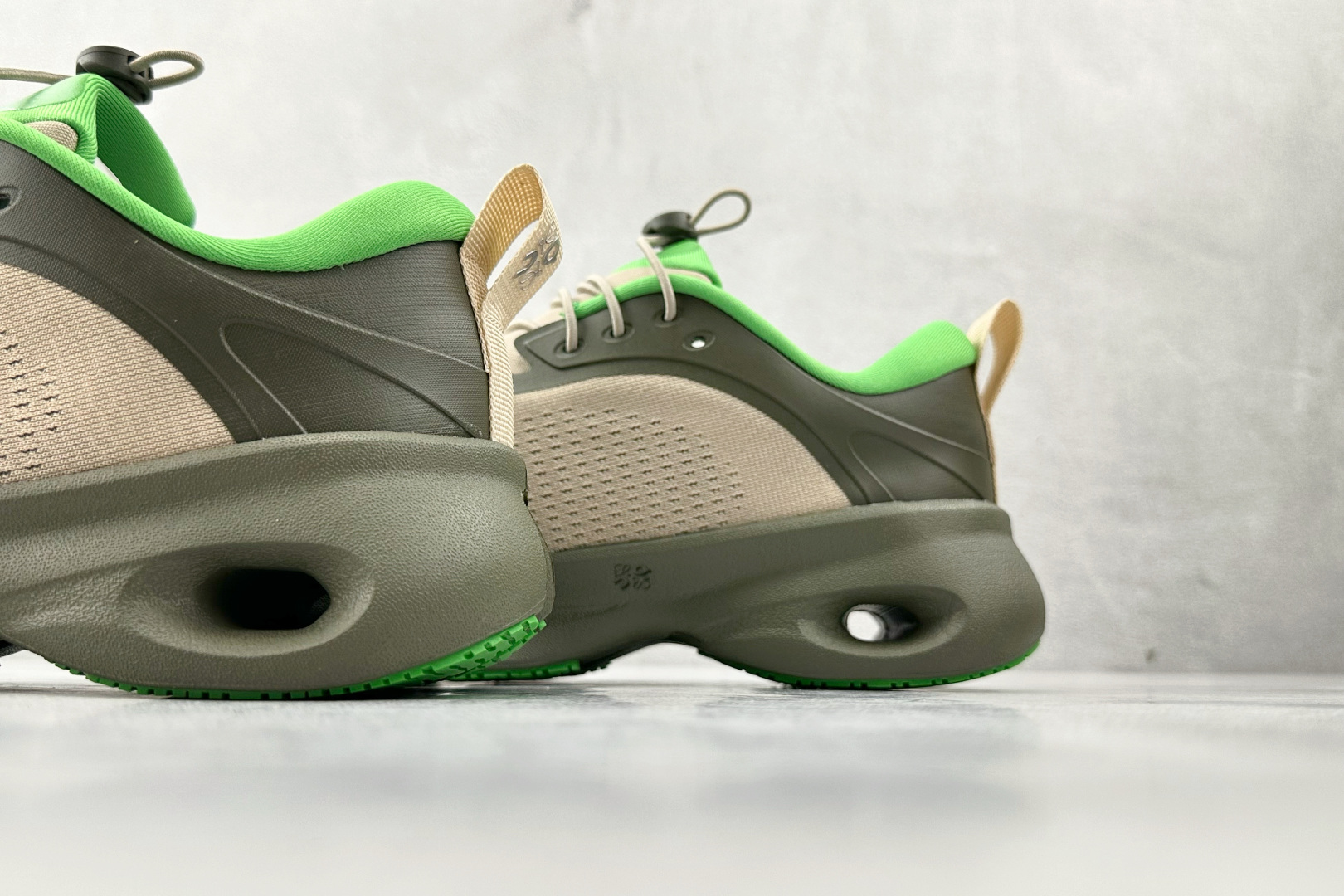 LOEWE x On昂跑 Cloudsolo 军绿 3MF30664724