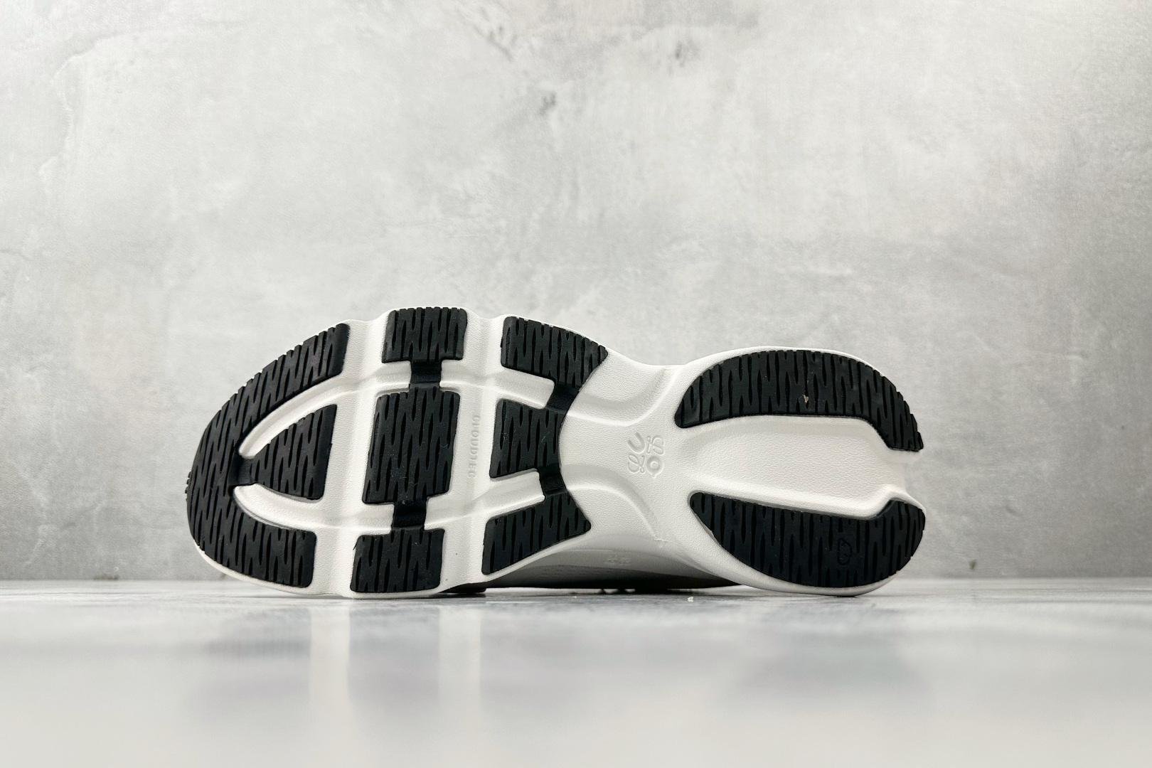 LOEWE x On昂跑 Cloudsolo 白色 3MF30664607