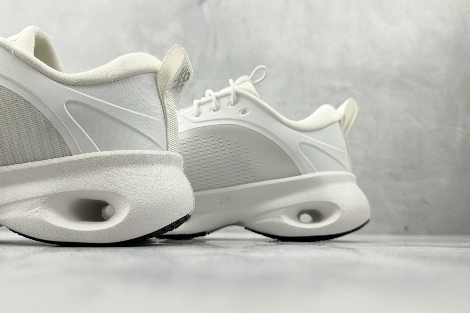 LOEWE x On昂跑 Cloudsolo 白色 3MF30664607