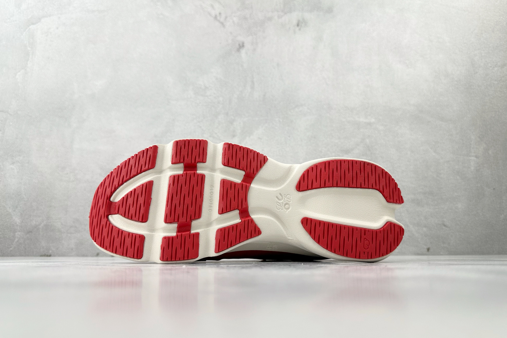 LOEWE x On昂跑 Cloudsolo 白红 3MF30664661