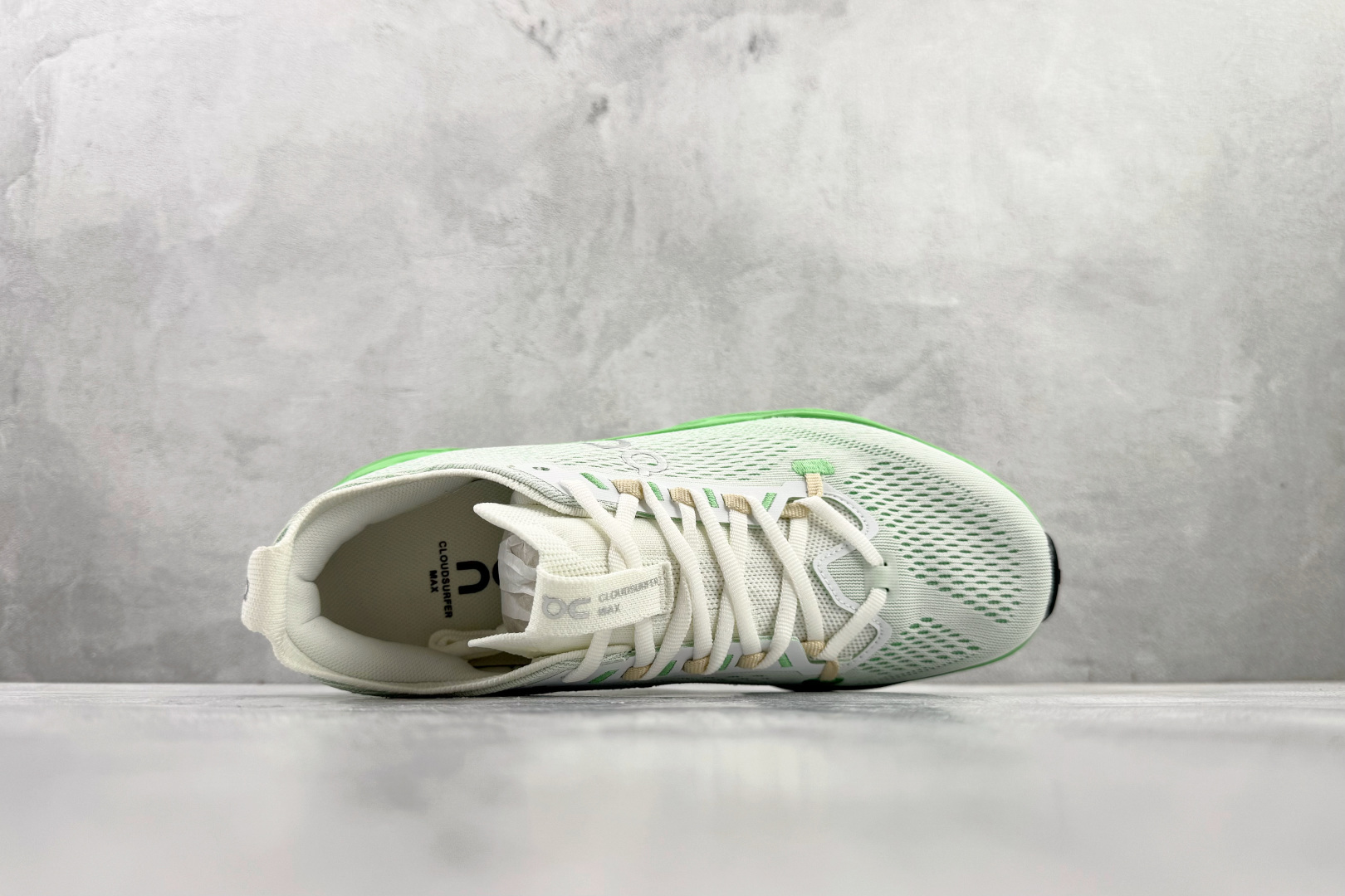 On昂跑 Cloudsurfer Max 白绿 3MF30433397