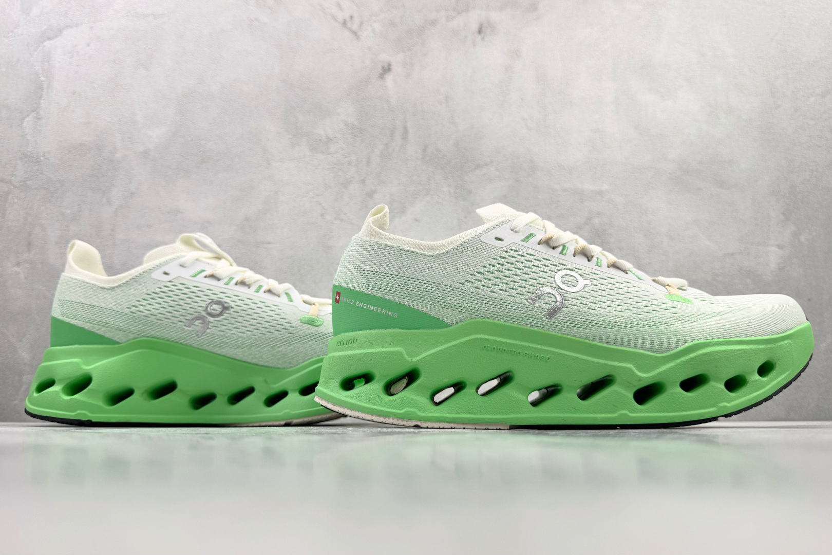 On昂跑 Cloudsurfer Max 白绿 3MF30433397