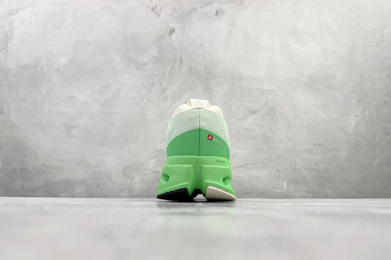 On昂跑 Cloudsurfer Max 白绿 3MF30433397