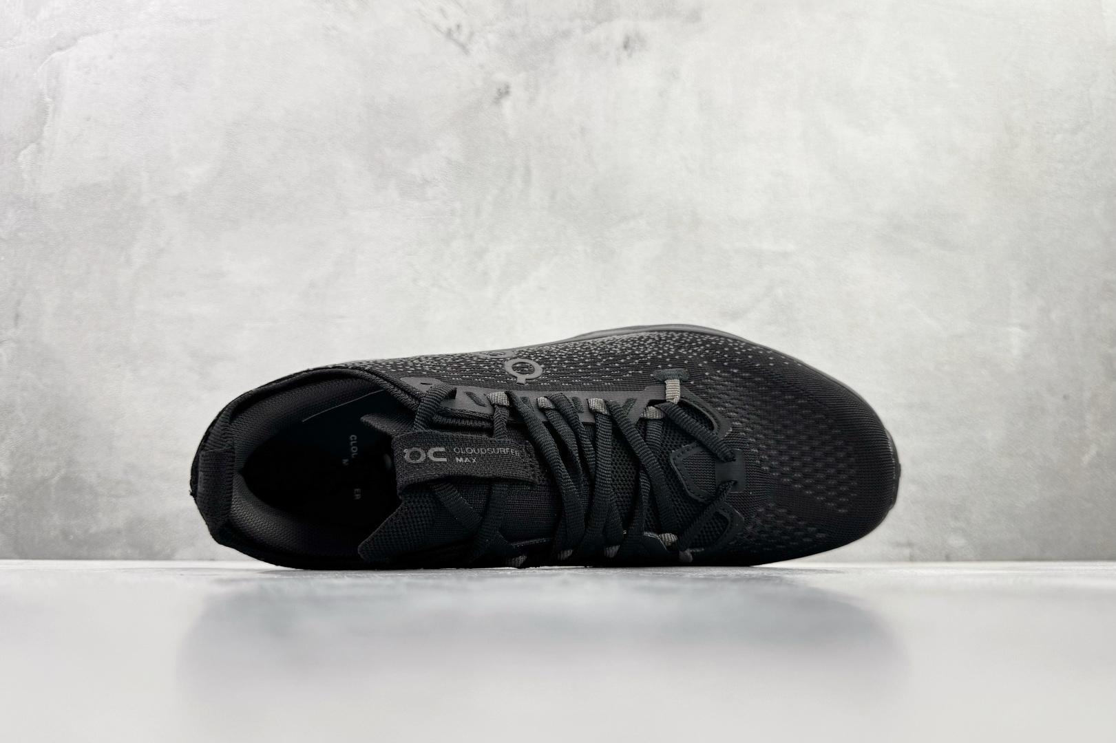 On昂跑 Cloudsurfer Max 黑色 3MF30430106