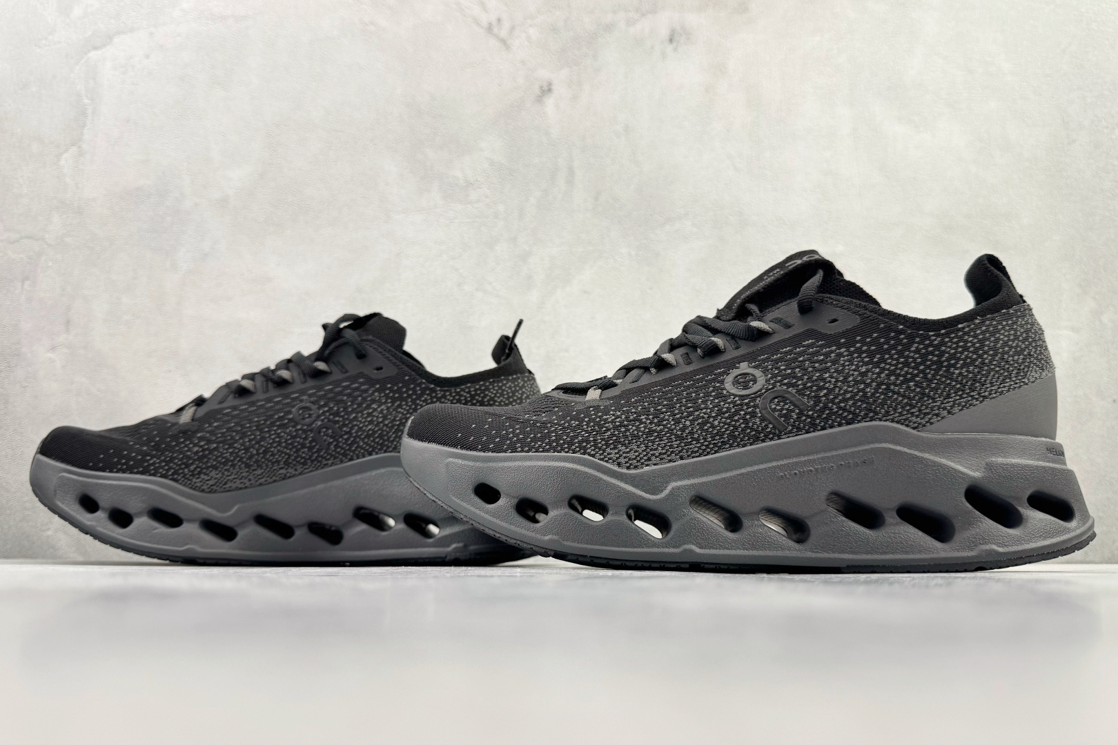 On昂跑 Cloudsurfer Max 黑色 3MF30430106