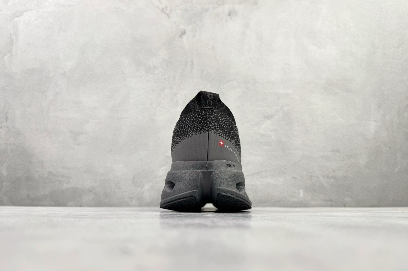 On昂跑 Cloudsurfer Max 黑色 3MF30430106