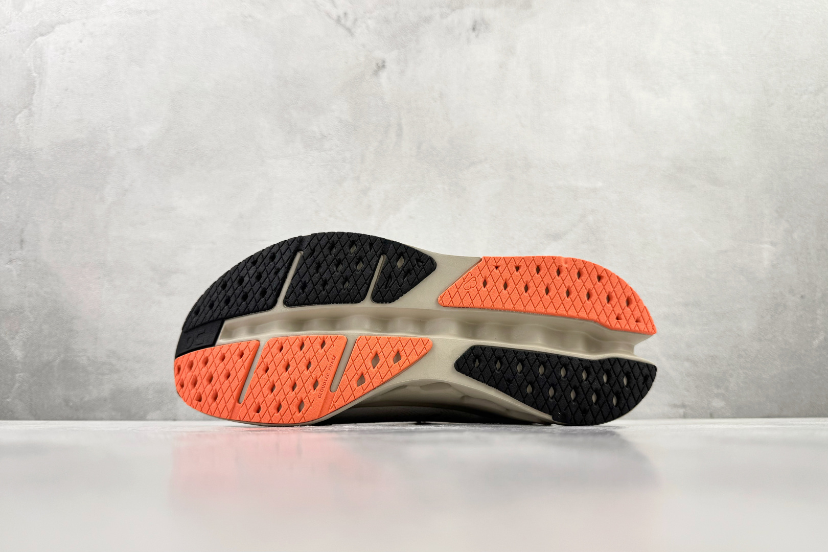 On昂跑 Cloudsurfer Max 米色 3MF30433297