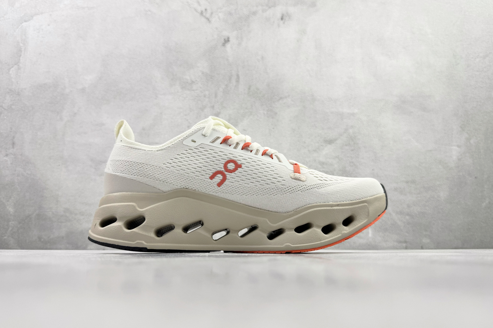 On昂跑 Cloudsurfer Max 米色 3MF30433297