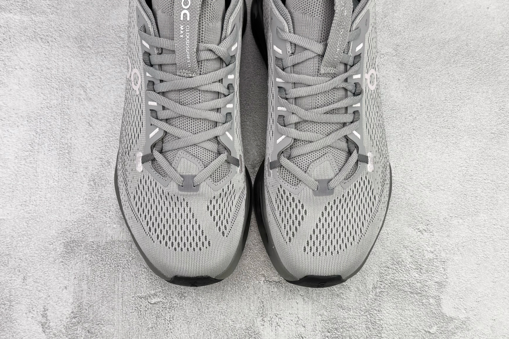 On昂跑 Cloudsurfer Max 灰色 3WF30223095