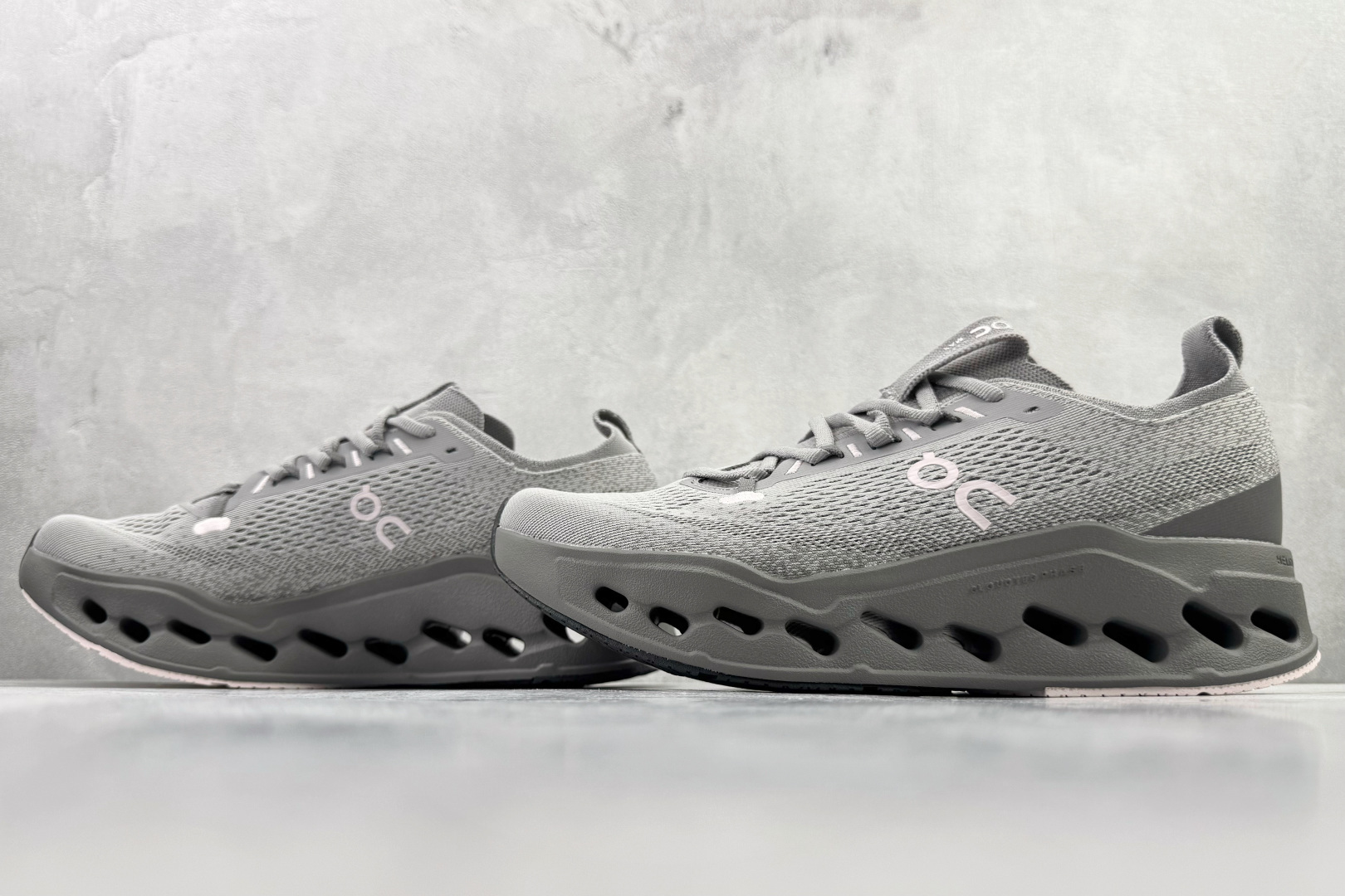 On昂跑 Cloudsurfer Max 灰色 3WF30223095