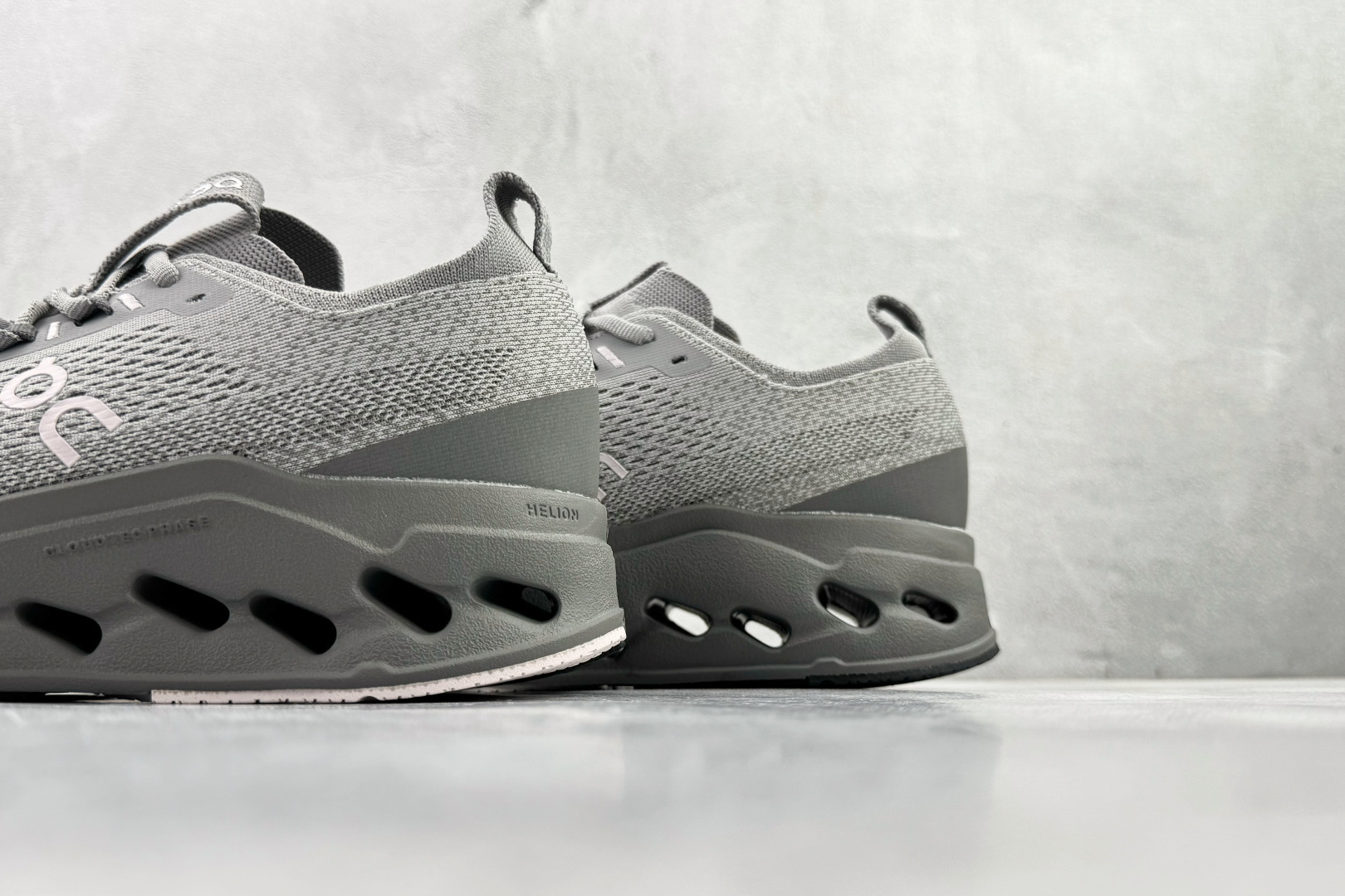 On昂跑 Cloudsurfer Max 灰色 3WF30223095