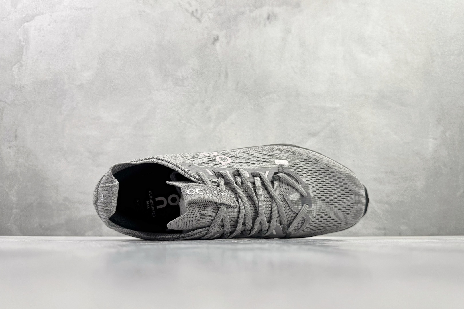 On昂跑 Cloudsurfer Max 灰色 3WF30223095