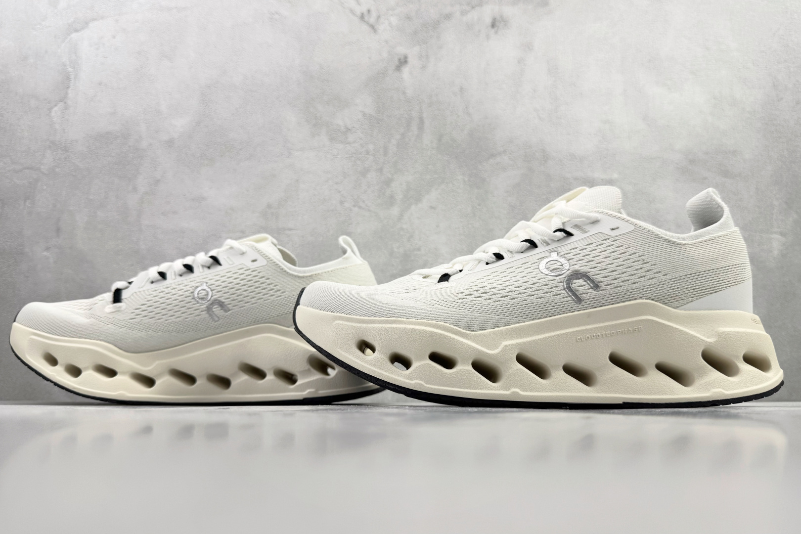 On昂跑 Cloudsurfer Max 白色 3MF30431200